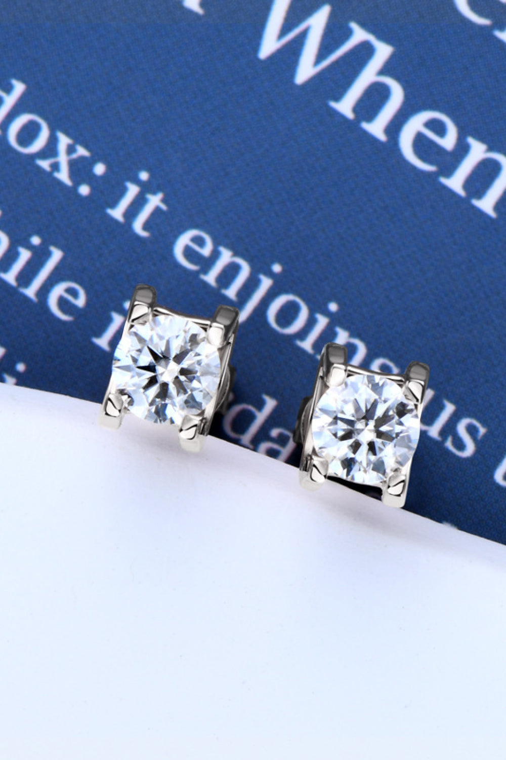 Chic's Moissanite 925 Stud Earrings