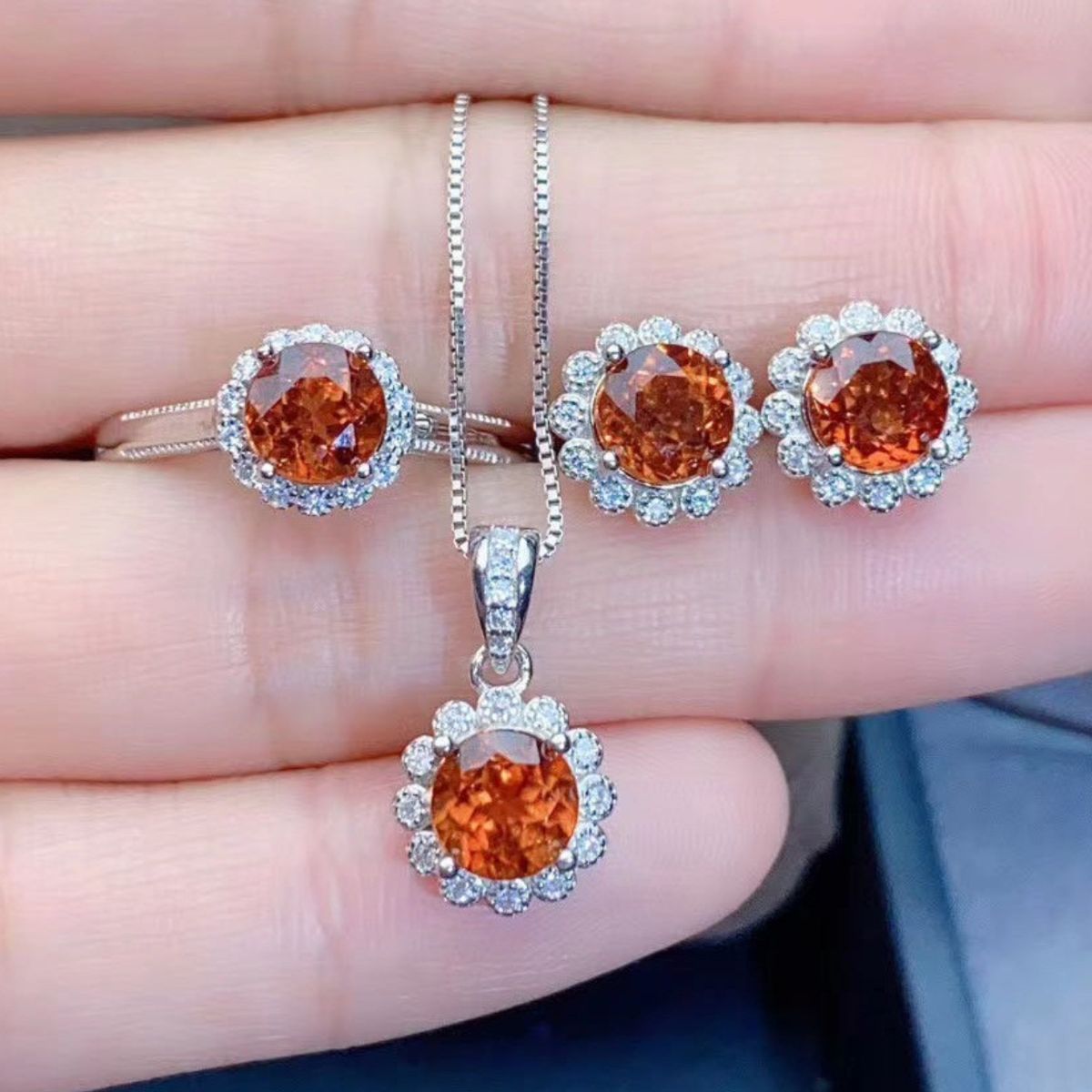 Silver Zircon Flower Shape Pendant Necklace